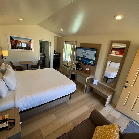 Mountain Ridge Cabins & Lodging Between Bryce And Zion National Park هاتش المظهر الخارجي الصورة