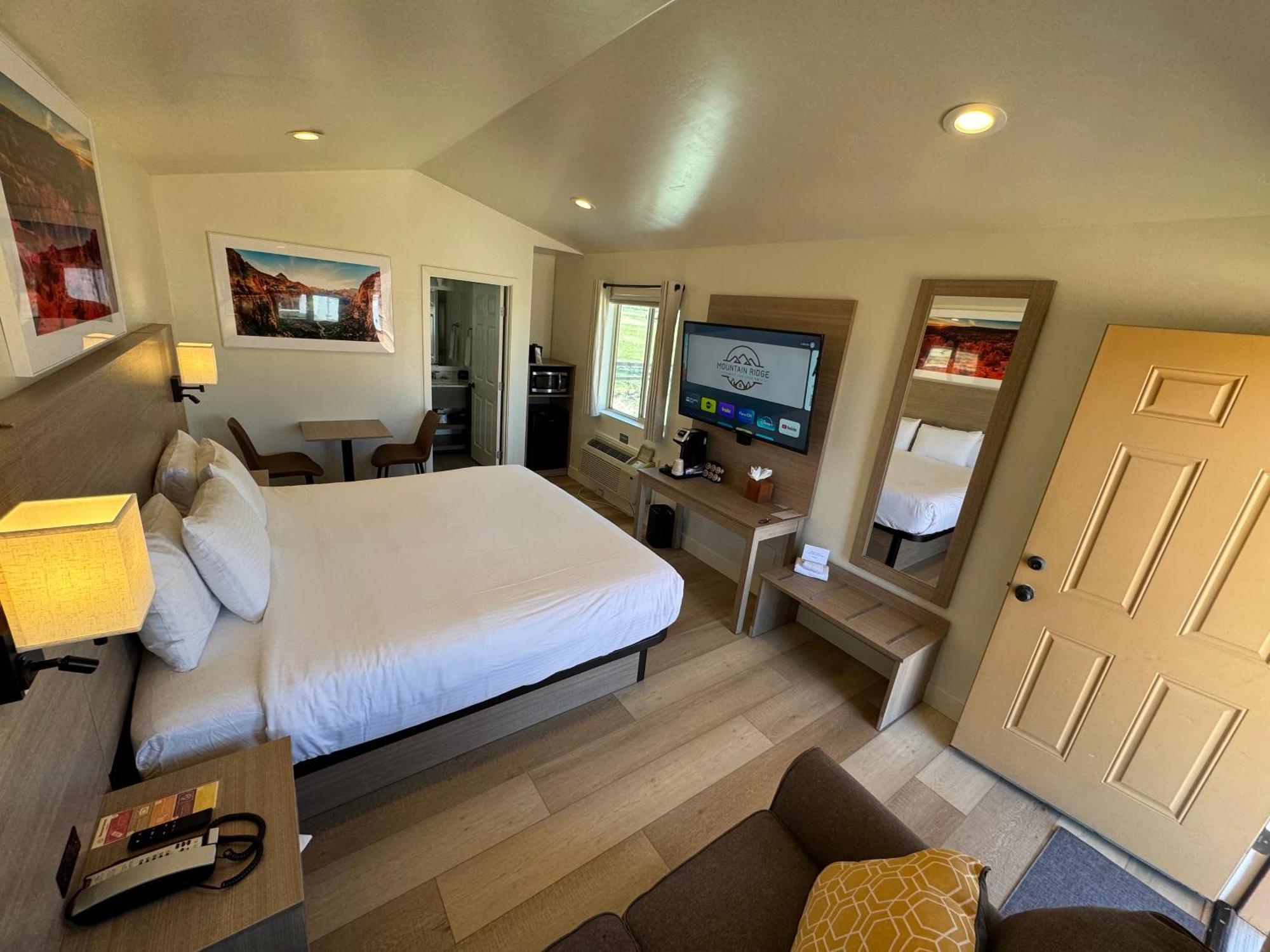 Mountain Ridge Cabins & Lodging Between Bryce And Zion National Park هاتش المظهر الخارجي الصورة